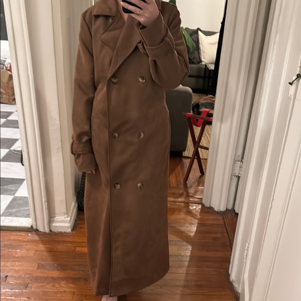 Classic Tan Double-Breasted Women's Trench Coat - Picture 3 of 5